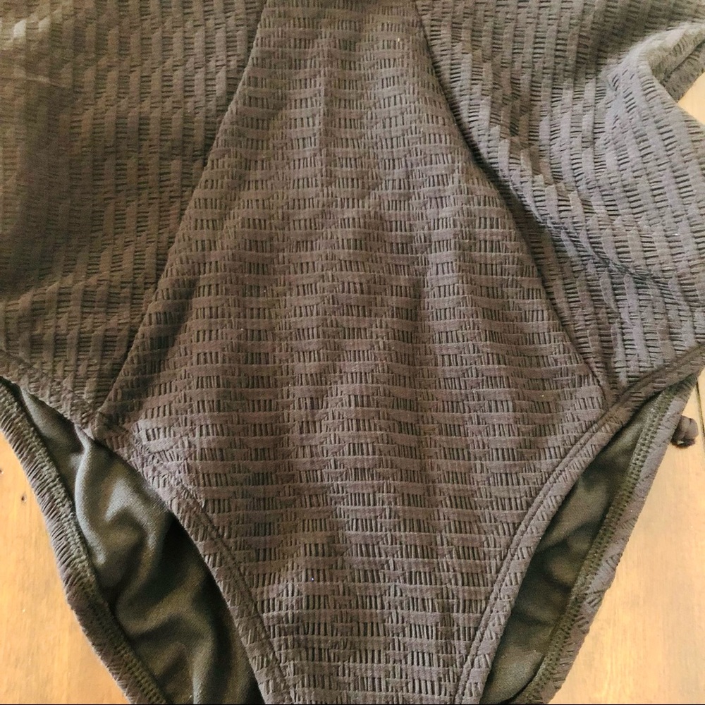 NWT Lucky Brand Chic Plunging One Piece L - Picture 6 of 9